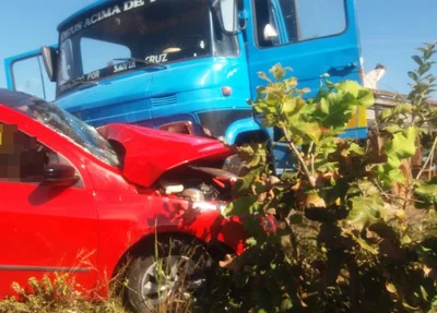 Veículo do policial militar ficou destruído