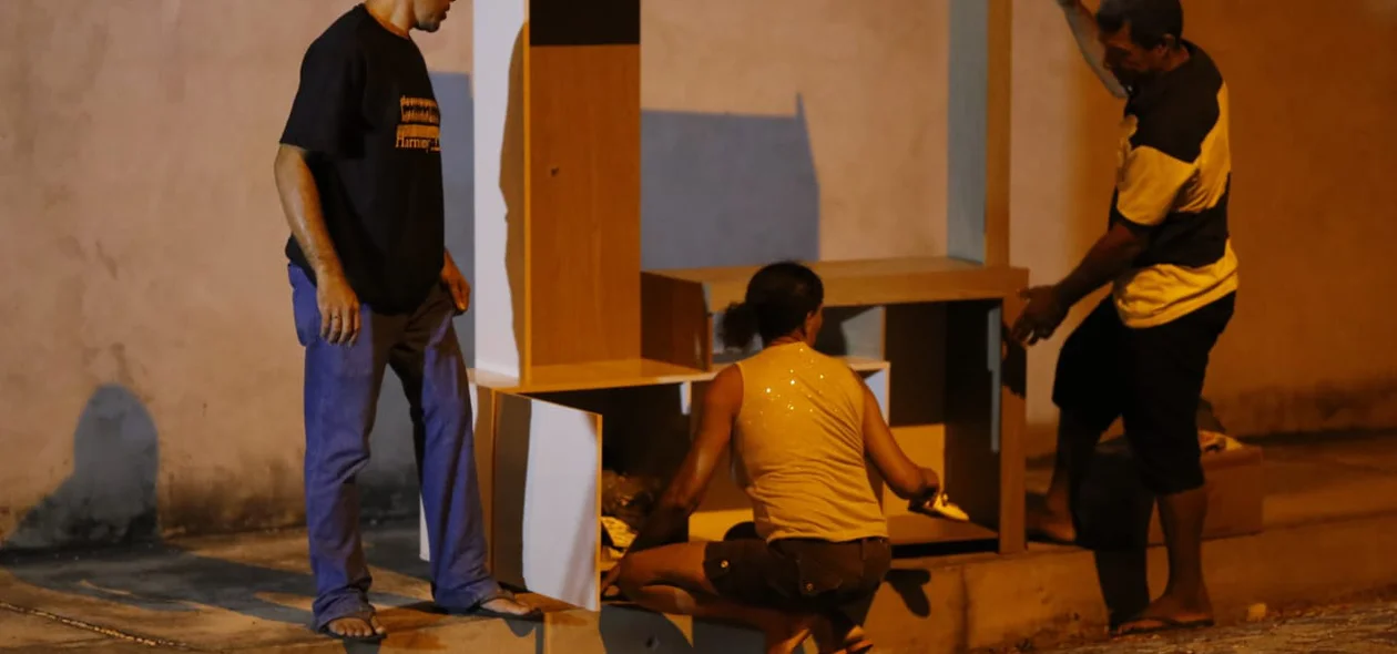 Moradores retiraram os móveis da residência
