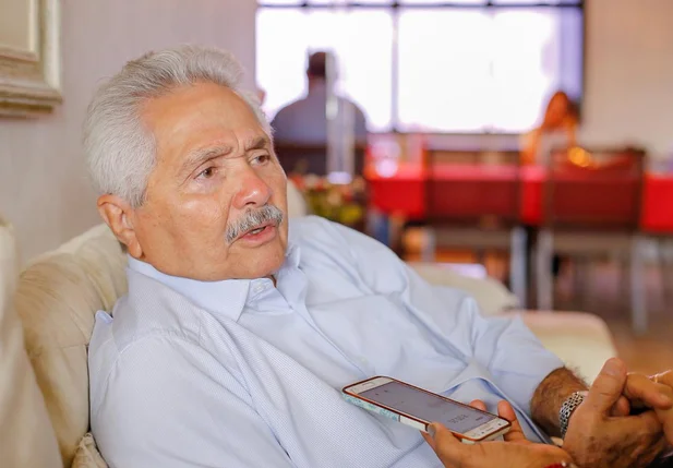 Senador Elmano Férrer 