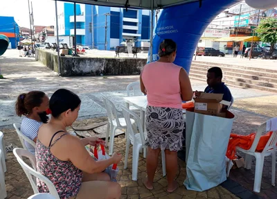 Acão nas praças 