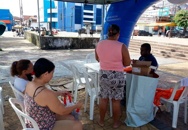 Acão nas praças 