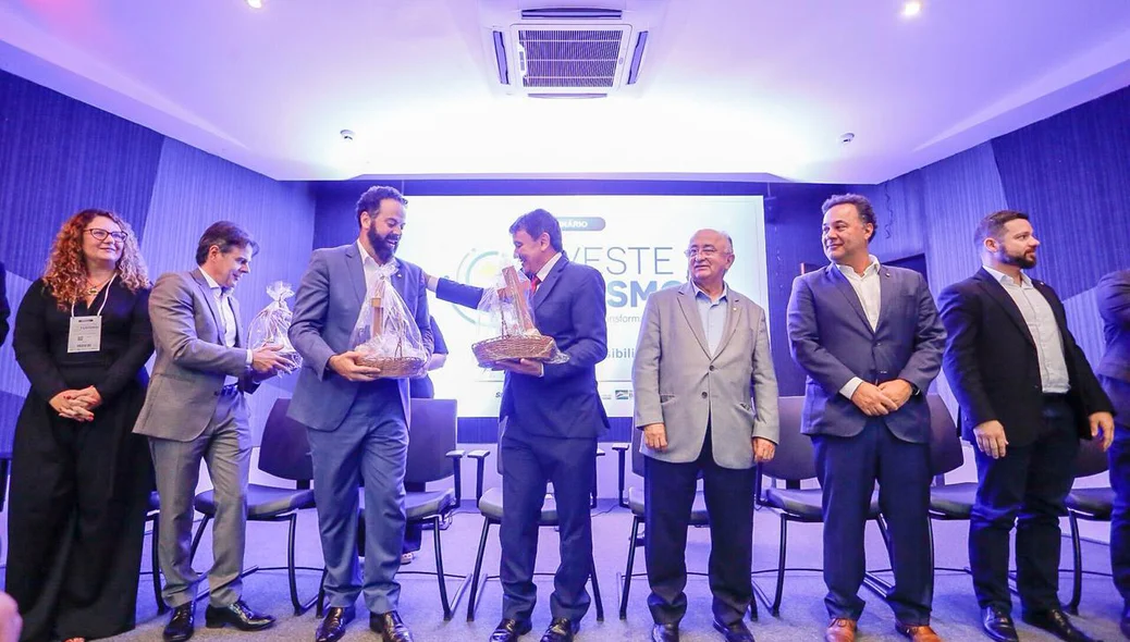 Autoridades estiveram presentes no Seminário Investe Turismo