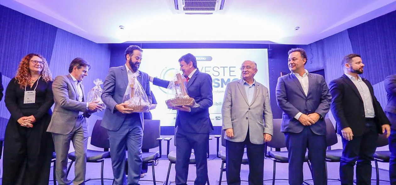 Autoridades estiveram presentes no Seminário Investe Turismo