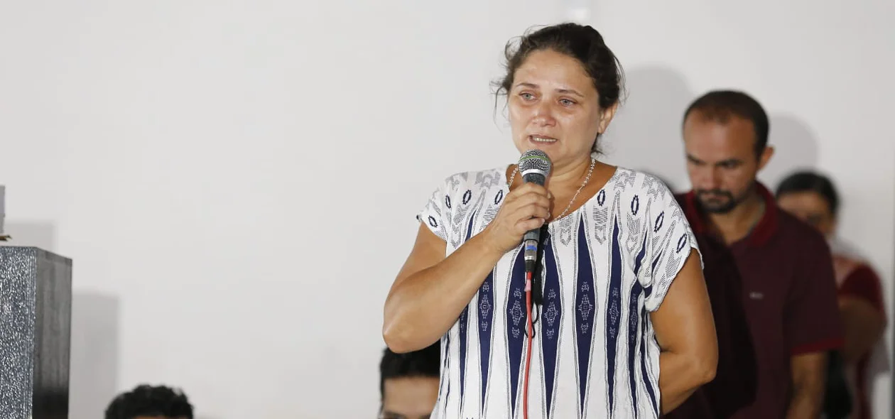 Mãe de Gabriel no velório do estudante em Caxias
