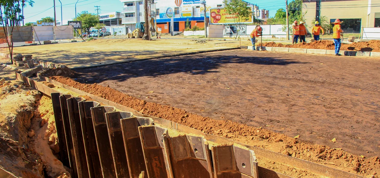 Trabalhadores fazem os serviços finais na Avenida João XXIII