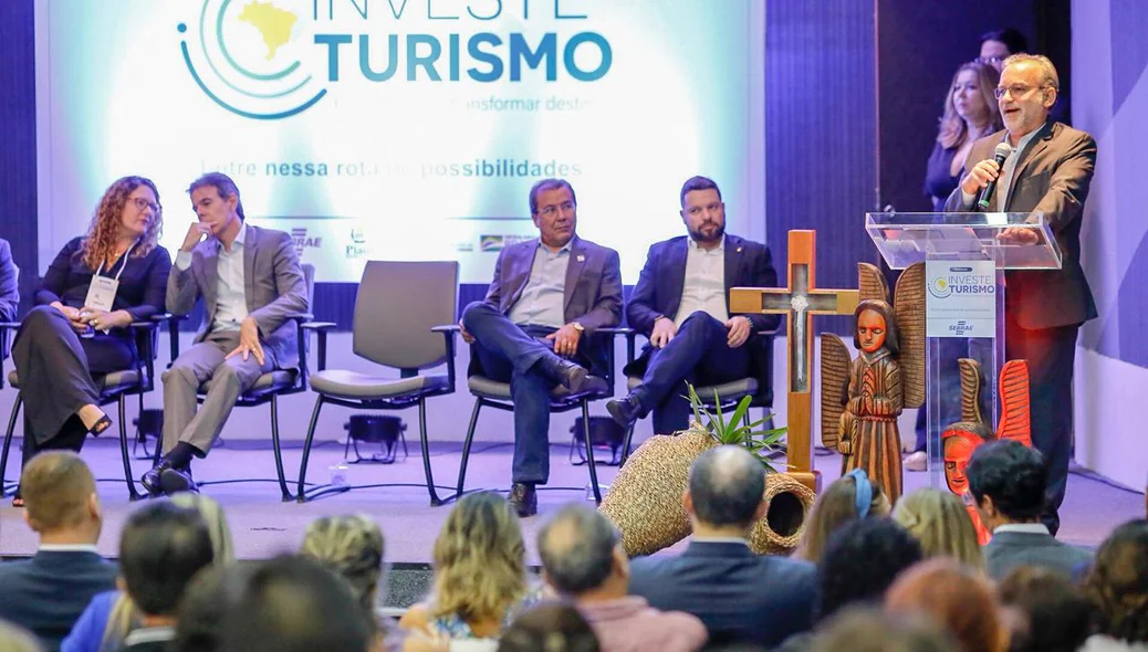 Prefeito Firmino Filho falou durante a palestra 