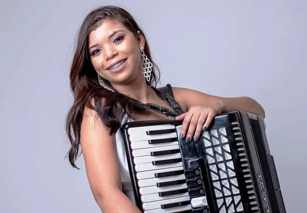 Cantora Pamela Lima