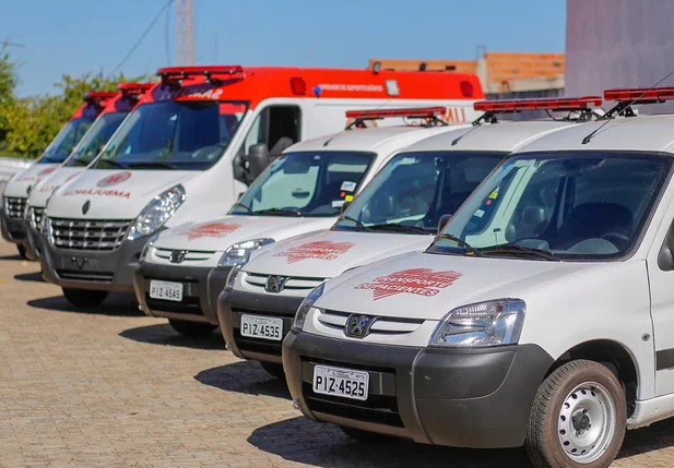 Seis novas ambulâncias são entregues a FMS em Teresina
