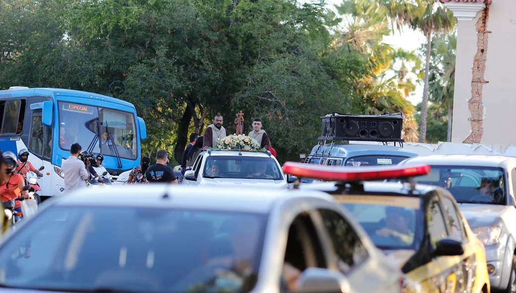 Motoristas fazem carreata pelo dia de São Cristóvão em Teresina