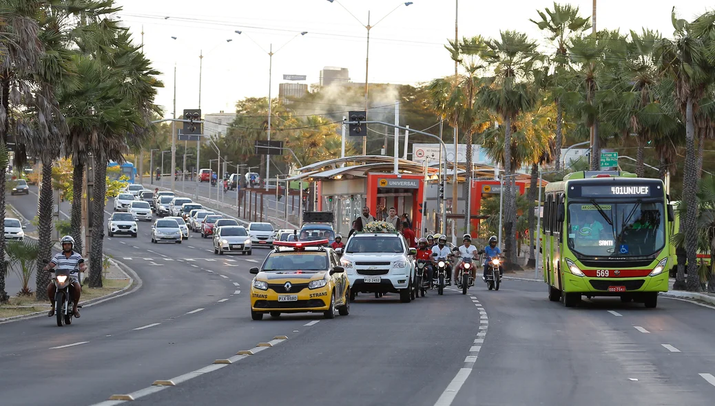 procissão percorre as avenidas de Teresina