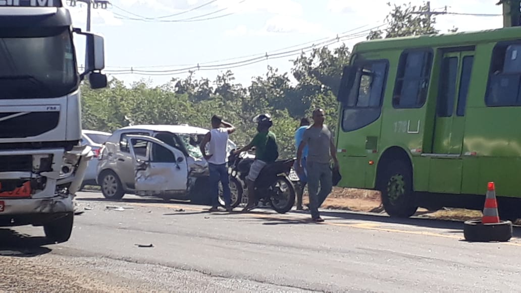 Veículo ficou destruído