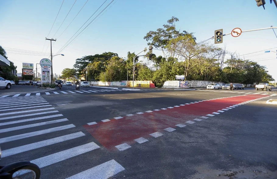 Cruzamento da Rua São Raimundo com a Barão de Castelo Branco