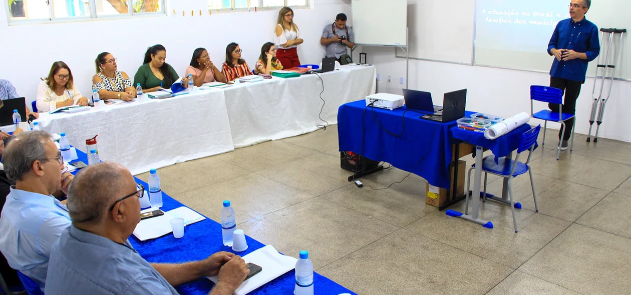 Firmino Filho participa de encontro de experiências na área da educação