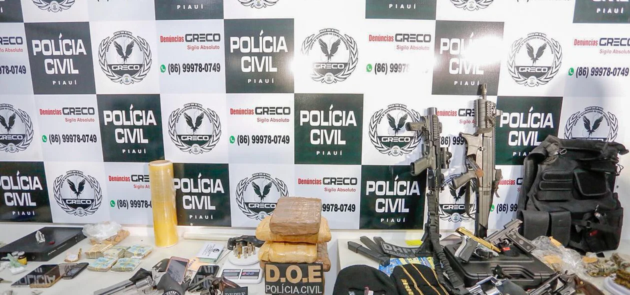 Material apreendido pela polícia durante operação Guará