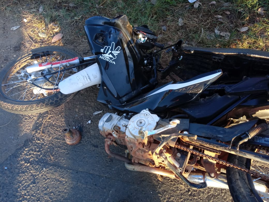 Motocicleta da vítima ficou destruída