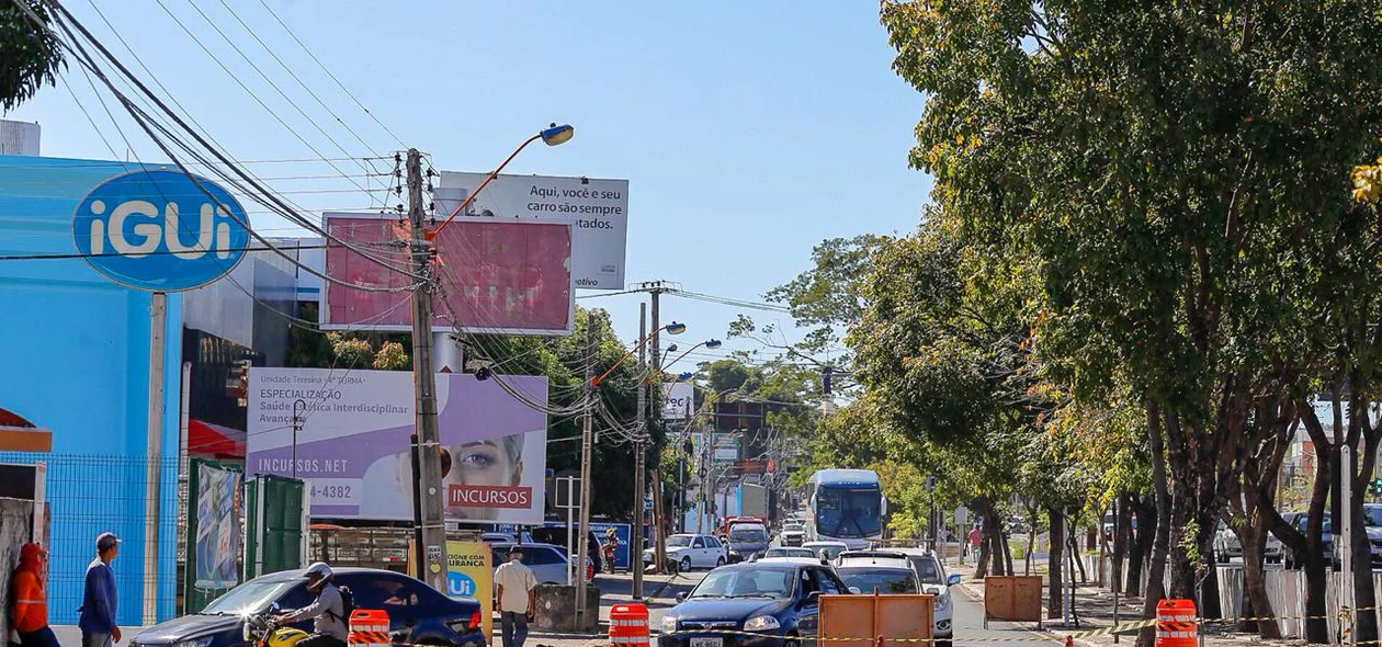 Via lateral da Avenida João XXIII foi interditada