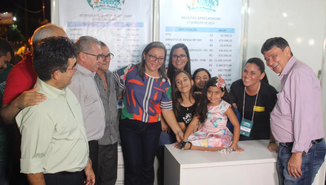 Autoridades no evento em Esperantina 
