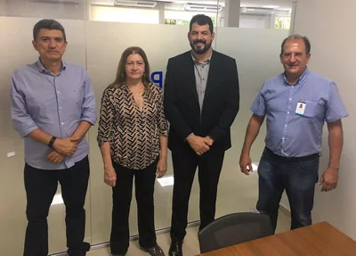 Caio Bucar ao lado de lideranças
