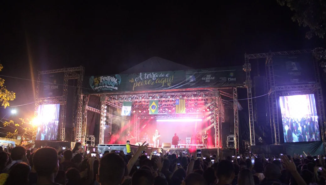 Primeira noite do Festival do Peixe de Esperantina lota Avenida Petrônio Portela 