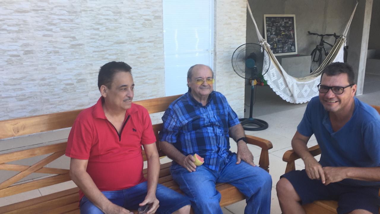 Robert Rios ao lado de Sílvio Mendes e do vereador Joaquim do Arroz