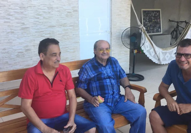 Robert Rios ao lado de Sílvio Mendes e do vereador Joaquim do Arroz