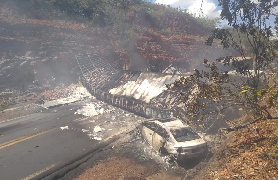 O acidente ocorreu na BR 135, conhecida como Rodovia da morte