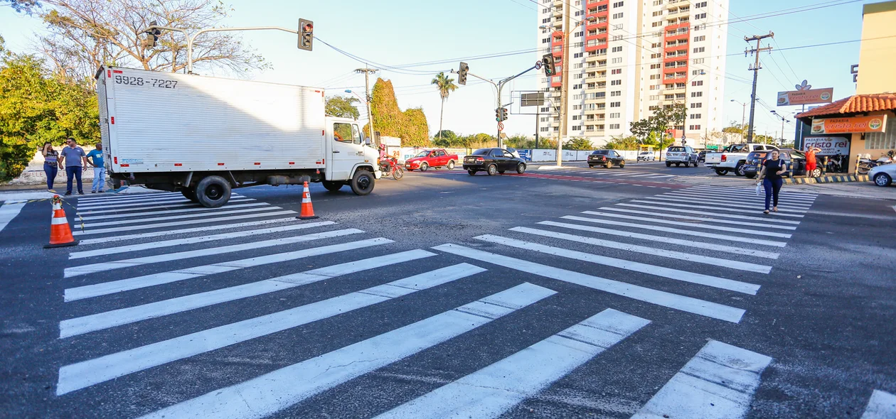 Cruzamento da Avenida São Raimundo com a Barão de Castelo Branco