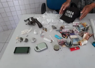 Materiais apreendidos com os suspeitos