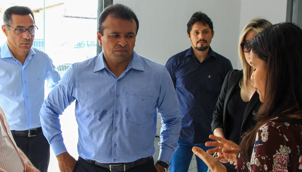Fábio Abreu visita novas instalações do Instituto de DNA