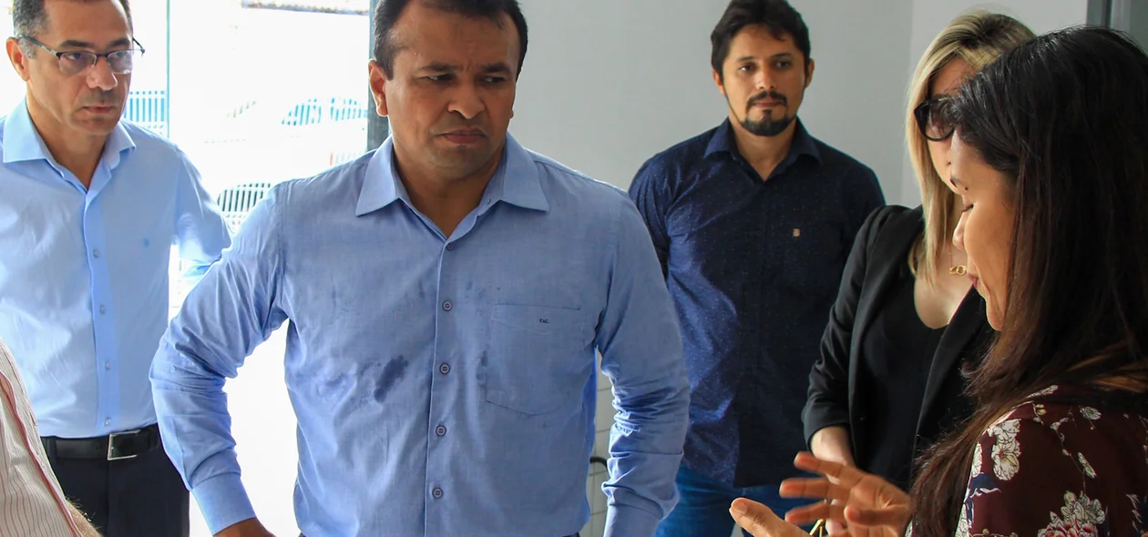 Fábio Abreu visita novas instalações do Instituto de DNA