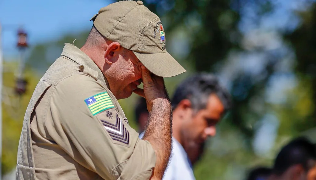 Amigos e Familiares se emocionaram durante sepultamento do Capitão Anderson