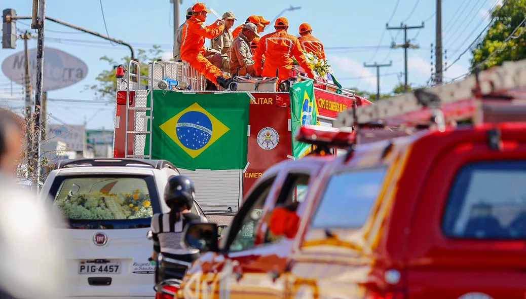 Corpo de Bombeiros prestaram suas homenagens 