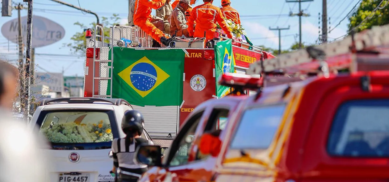 Corpo de Bombeiros prestaram suas homenagens 