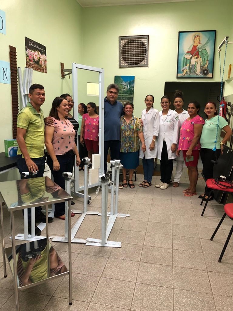 João Mádison entrega aparelhos para clínica de fisioterapia