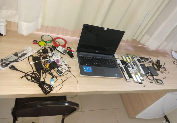 Material apreendido em poder da dupla no hotel