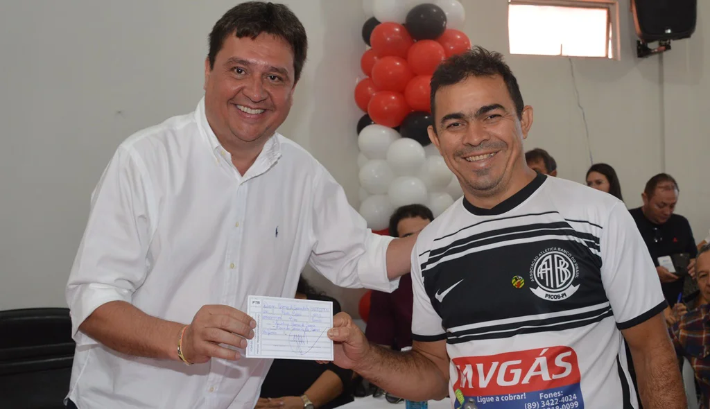 Deputado Nerinho abona ficha de filiação