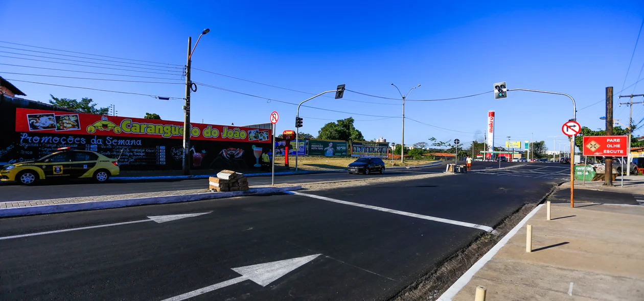 Novo semáforo na avenida Higino Cunha em Teresina 