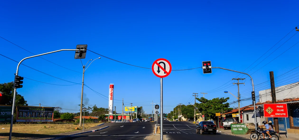 Semáforo na Avenida Higino Cunha começa a funcionar