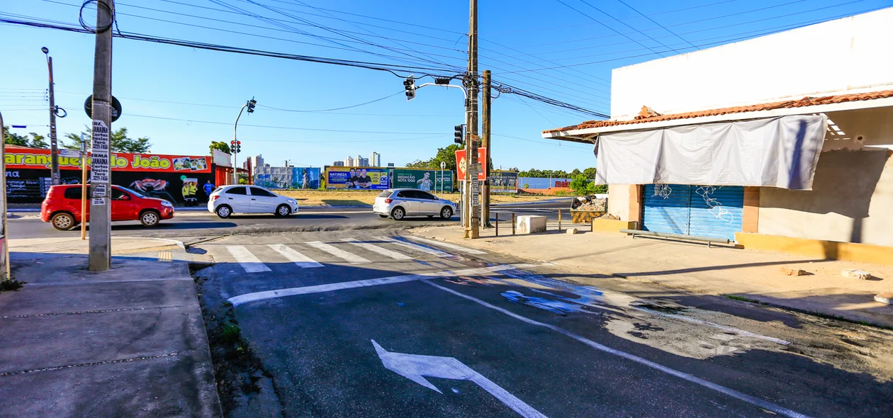 Semáforo na rua Canadá  começou a funcionar 