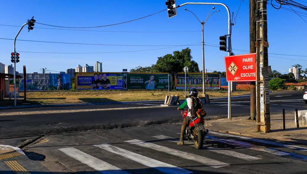 Semáforo na rua Canadá 