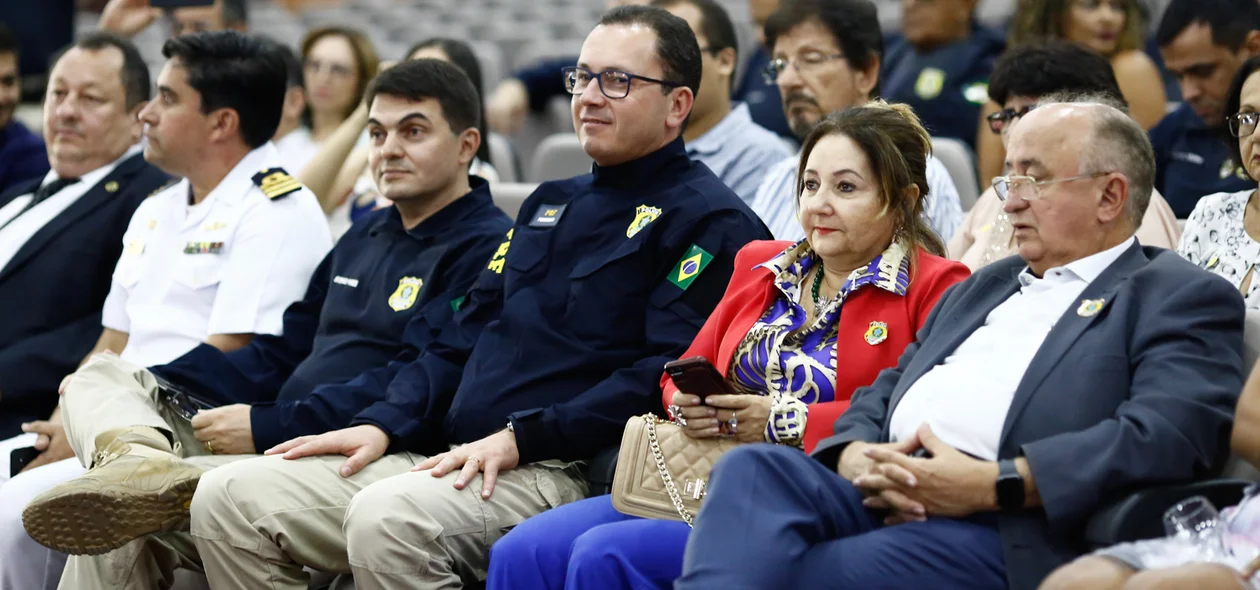 Autoridades na posse do novo superintendente da PRF