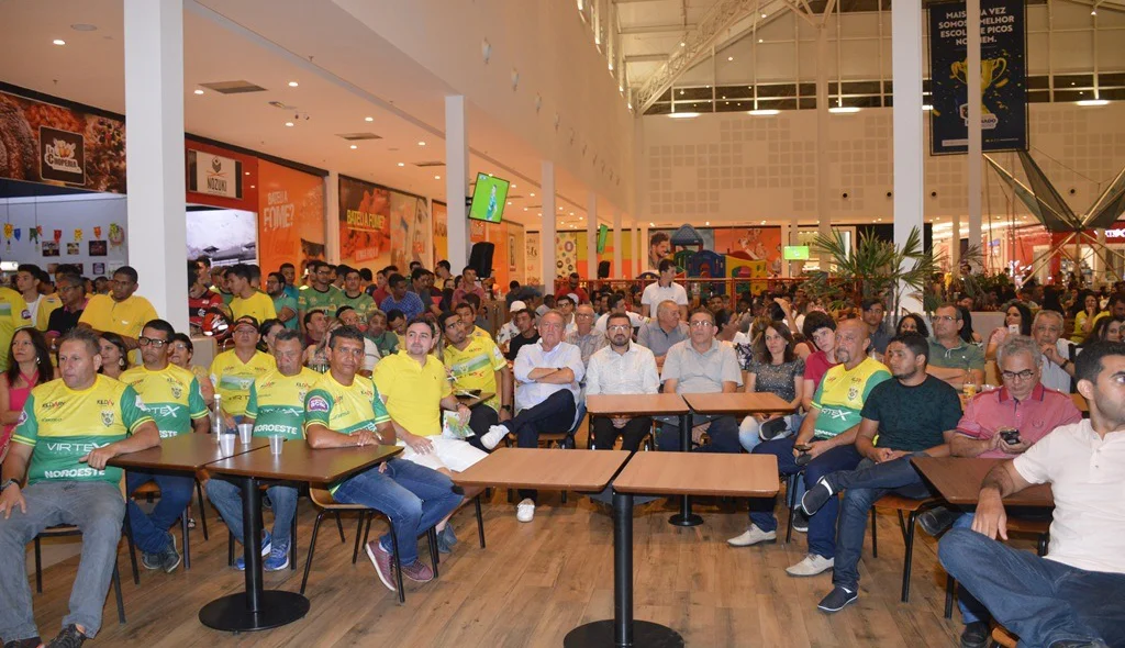 Solenidade reuniu autoridades, patrocinadores e torcedores