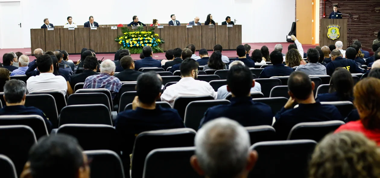Stênio discursando 