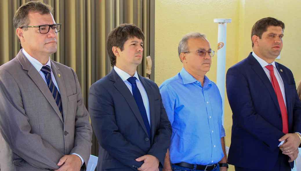 Autoridades presentes durante o evento