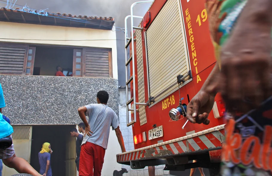 Corpo de Bombeiros no local