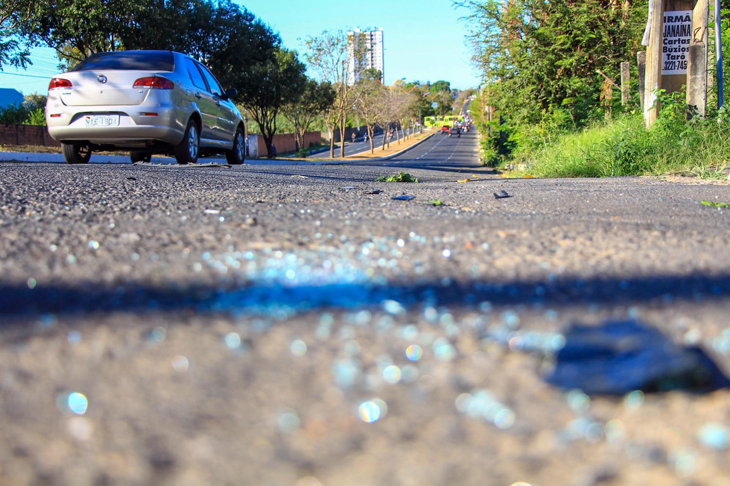 Carro tomba na Avenida Zequinha Freire em Teresina