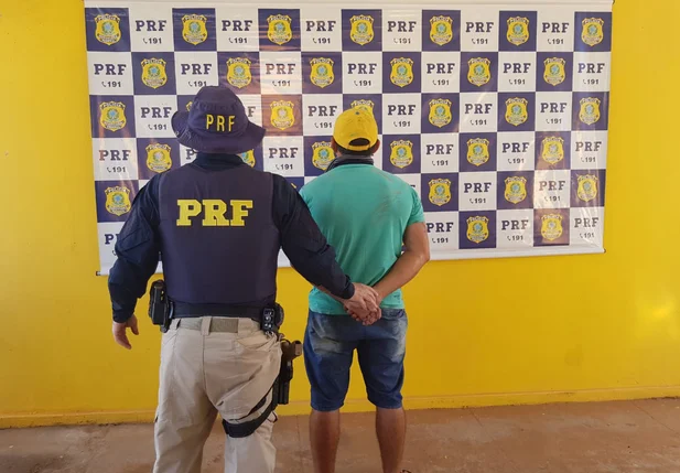 Homem preso pela PRF na BR 316