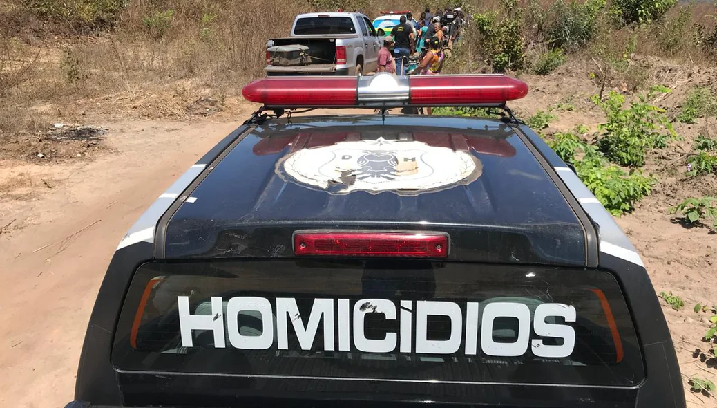 Departamento de Homicídios no local do crime