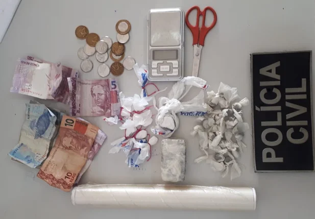 Dinheiro e drogas apreendidos