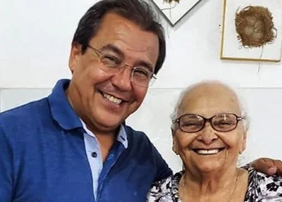 Jonas Moura ao lado da mãe
